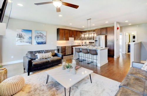 Rendezvous House | Downtown WP Villa 105 I Private Hot Tub I Great Views I Bunk Room I Discounted Attractions