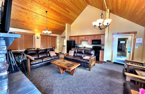 East Kootenay House | Dreamcatcher Mountain Cabin - Ski-Bike-Golf-Relax