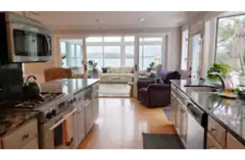 Gilford House | Dreamy Lakefront Getaway, Beach, Skiing,Hiking GIC