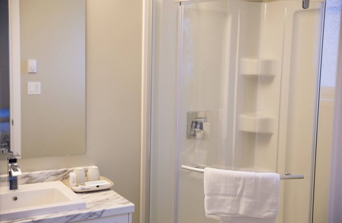 Whitehorse Condo | DT Whitehorse Deluxe 2 Bedroom Condo
