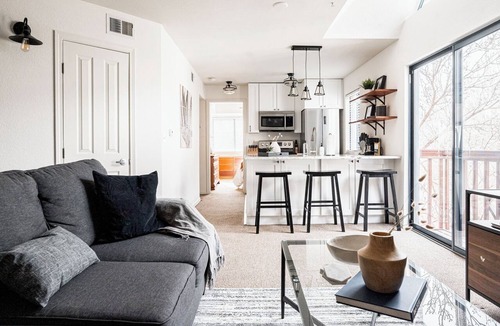 Englewood Condo | DTC One Bed Condo, Pool, Gym, Comfort