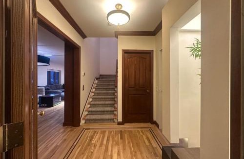 Almont House | DV Yorkers Manor 4BR 3BA 10PPL