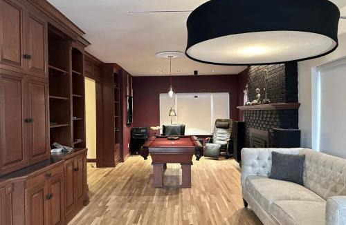 Almont House | DV Yorkers Manor 4BR 3BA 10PPL