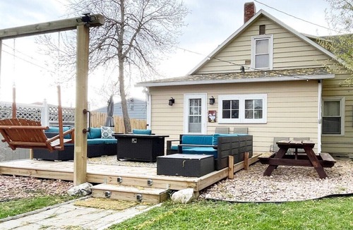 Custer House | Dwntwn Custer Farmhouse on Main St. with Hot Tub