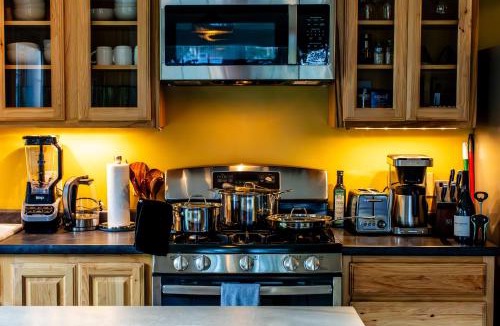 Old North End House | Dwntwn home, Prvt Rooftop and Soaking Tub!