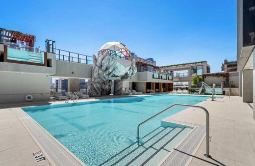 Downtown Miami House | E11EVEN Elite Suite with Resort Amenities
