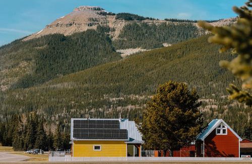 Nordegg House | Eagle - Cozy tiny home with mountain views