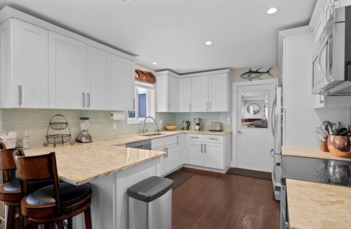 East Boca Raton House | EAST BOCA RATON 1MILE TO BEACH great central location!PRIVATE HEATED POOL