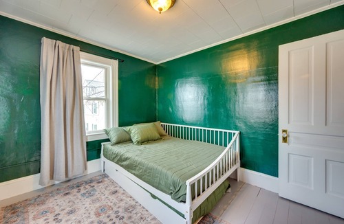 Easthampton Apartment | Easthampton Vacation Rental Near Mill Buildings!
