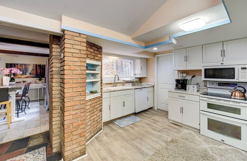 Oakwood Village Cottage | Easy Cleveland Access! Quiet Suburb Stay w/Yard