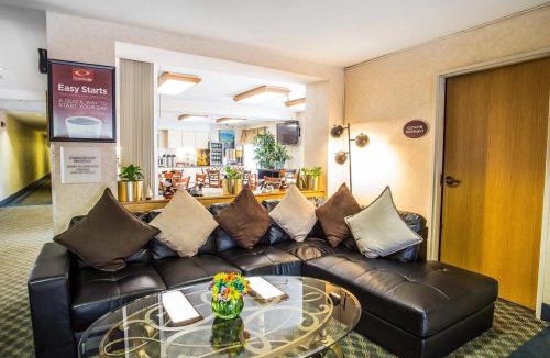 Aurora Cabin | Econo Lodge Denver International Airport