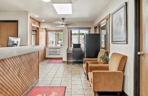 Custer Hotel | Econo Lodge, Downtown Custer Near Custer State Park and Mt Rushmore