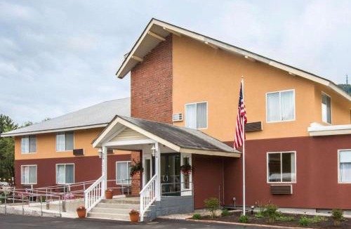 West Ossipee Cabin | Econo Lodge Lakes Region