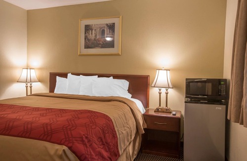 Manchester Center Hotel | Econo Lodge
