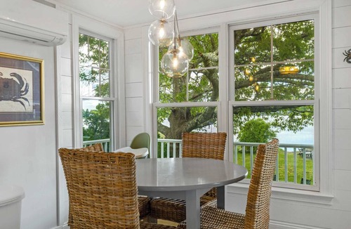 Wareham Center House | Edgewater Cottage | Right On The Ocean | Kayak & Fishing from a backyard oasis