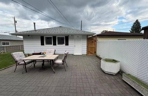 Northeast Edmonton House | Edmonton Cozy 3 bedroom Bungalow near EXPO/Train