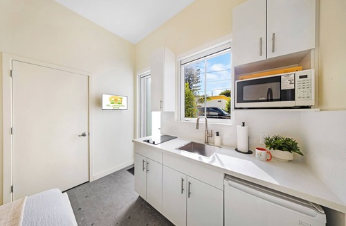East Little Havana Apartment | El Jardin by Renzzi