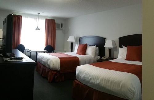 Cold Lake Hotel | El Lobo Motel