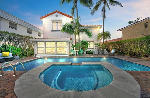Lake Park House | Elegant 1926 Mediterranean Home Heated Pool/Spa Sleeps 12