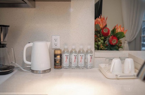Dunbar Apartment | Elegant 3 Bedrooms 2 Bathroom Retreat in Vancouver’s West Side