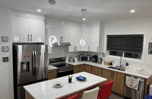 Leduc County House | Elegant 3BD Home in Beaumont, Double Garage 2.5WC.WiFi, Near Airport, Workspace.
