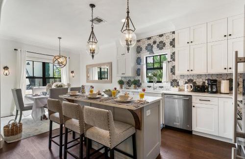 Old Northwood Historic District House | Elegant 4BR Home Guest House Private Yard