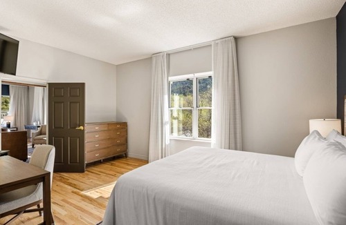 Glenwood Springs Hotel | Elegant Downtown Suites Steps From Anderson Attractions