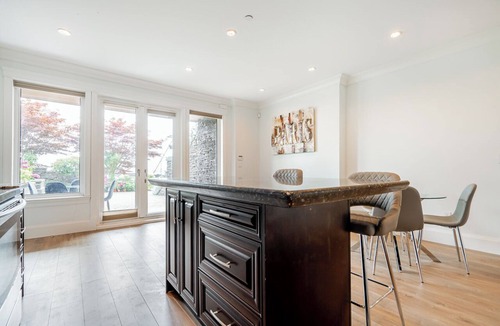 Dundarave Condo | Elegant West Vancouver Suite