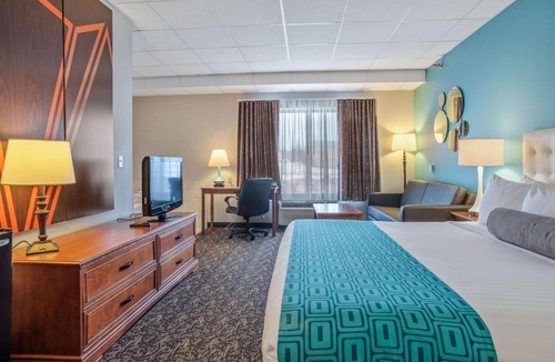 Historic Rapid City Hotel | Elevation Inn & Suites, Trademark Collection by Wyndham Downtown Rapid City- Walking Distance To The Monument