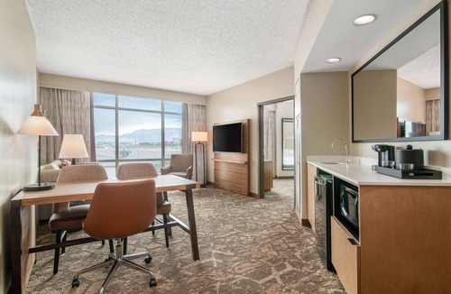 Albuquerque Hotel | Embassy Suites by Hilton Albuquerque