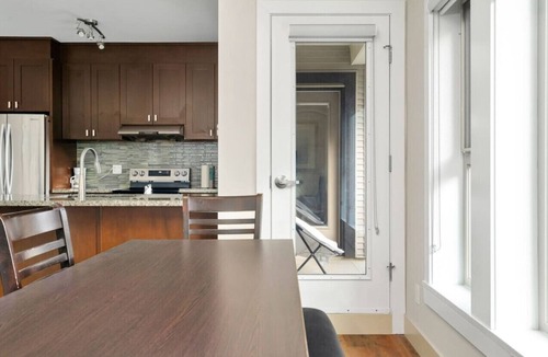 Harrison Hot Springs Apartment | Embrace Serenity Luxe 2BR, Sky-high Deck