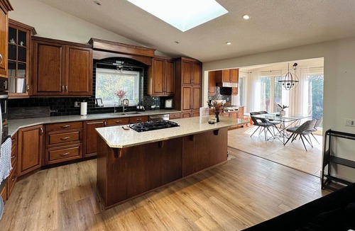 Division No. 11 House | Empty Nest Acreage Living Close to Edmonton