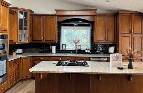 Division No. 11 House | Empty Nest Acreage Living Close to Edmonton