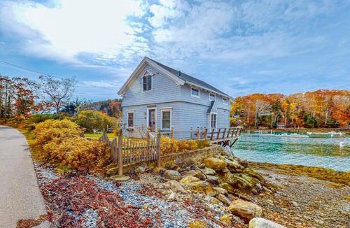 East Boothbay House | Enchanting Oceanfront Cottage with Breathtaking Views and Modern Comforts