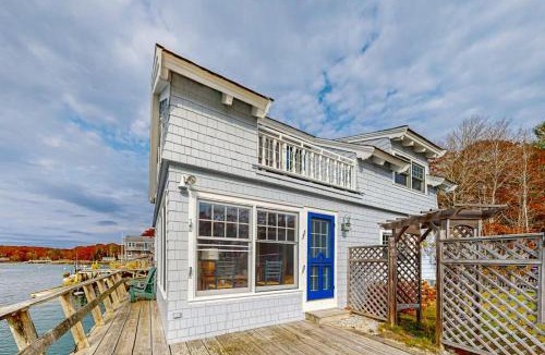 East Boothbay House | Enchanting Oceanfront Cottage with Breathtaking Views and Modern Comforts