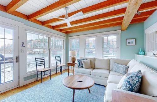 East Boothbay House | Enchanting Oceanfront Cottage with Breathtaking Views and Modern Comforts