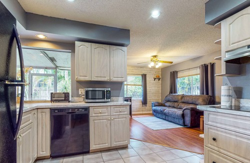 Survey Creek House | Enclosed Yard, Covered Porch, & Foosball - Dogs ok