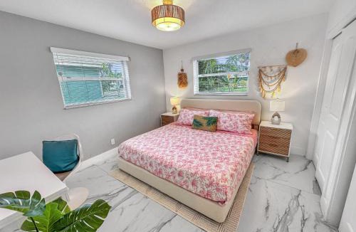Hollywood Lakes House | Endless Summer - Heated Pool - 6 minutes to the Beach