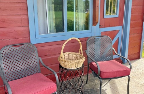 Town of White Creek Cottage | English style Cottage with Master bedroom bath, loft with sleeper, sleeps four.