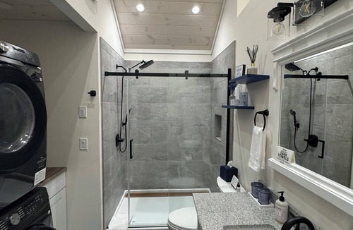 North Lake George Apartment | Enjoy a stylish experience at this centrally-located place.