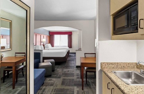Englewood Hotel | Enjoy Three Bright Suites Near Downtown, Trails, Breweries & Parks
