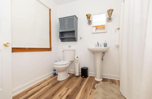 St. Albans Historic District House | Entire 1 Bdrm house 5 mins from NWMC and DwnTwn