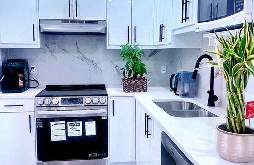 Highland Park House | Entire 3BR Basement Suite | Private Entry | Near UofC SAIT DT Airport Stampede