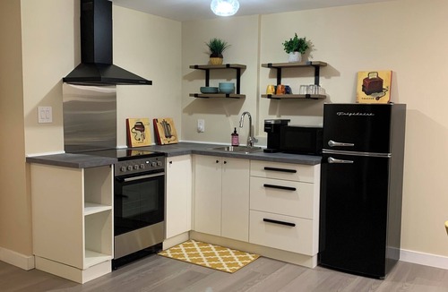 Olds House | Entire basement suite in centre of Olds. 1 hour to Calgary- 2 hours to Banff!