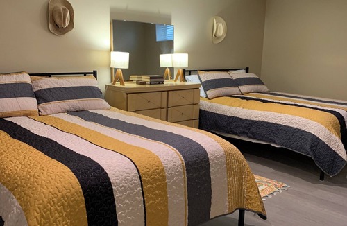 Olds House | Entire basement suite in centre of Olds. 1 hour to Calgary- 2 hours to Banff!
