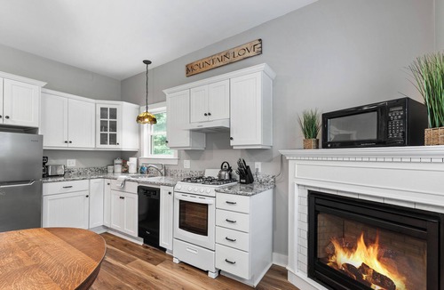 Intervale House | Entire Boutique Inn, Riverfront, 7 private suites