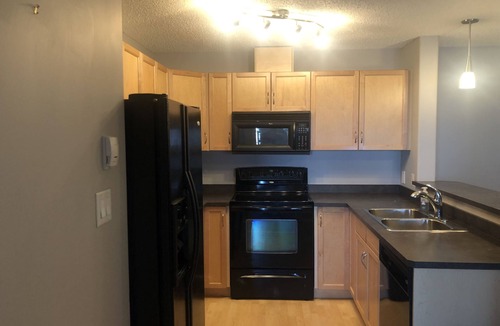 Southwest Edmonton Apartment | ★ ENTIRE COZY CONDOMINIUM ★