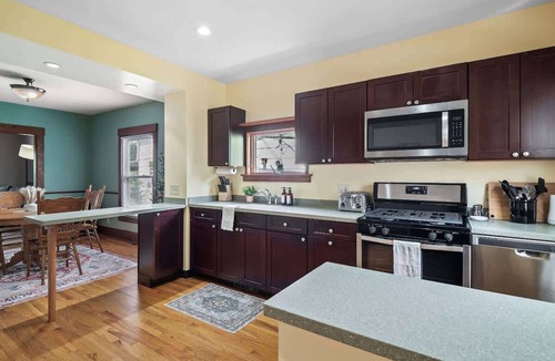 Bedford House | Entire Duplex - Historic District - Sleeps 12