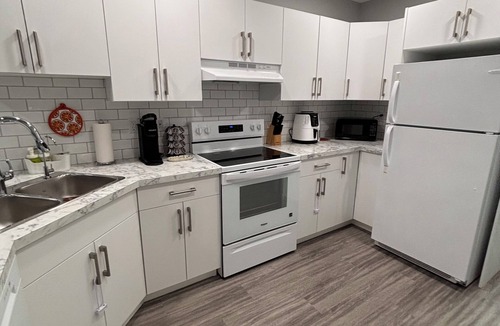 Sylvan Lake House | Entire home in Sylvan Lake, Canada Sleeps 7 guests 2 bedrooms 5 beds 1 bath