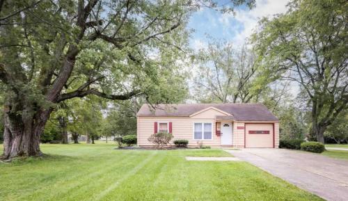 Strongsville House | Entire Secluded House Close To CLE Airport and BWU
